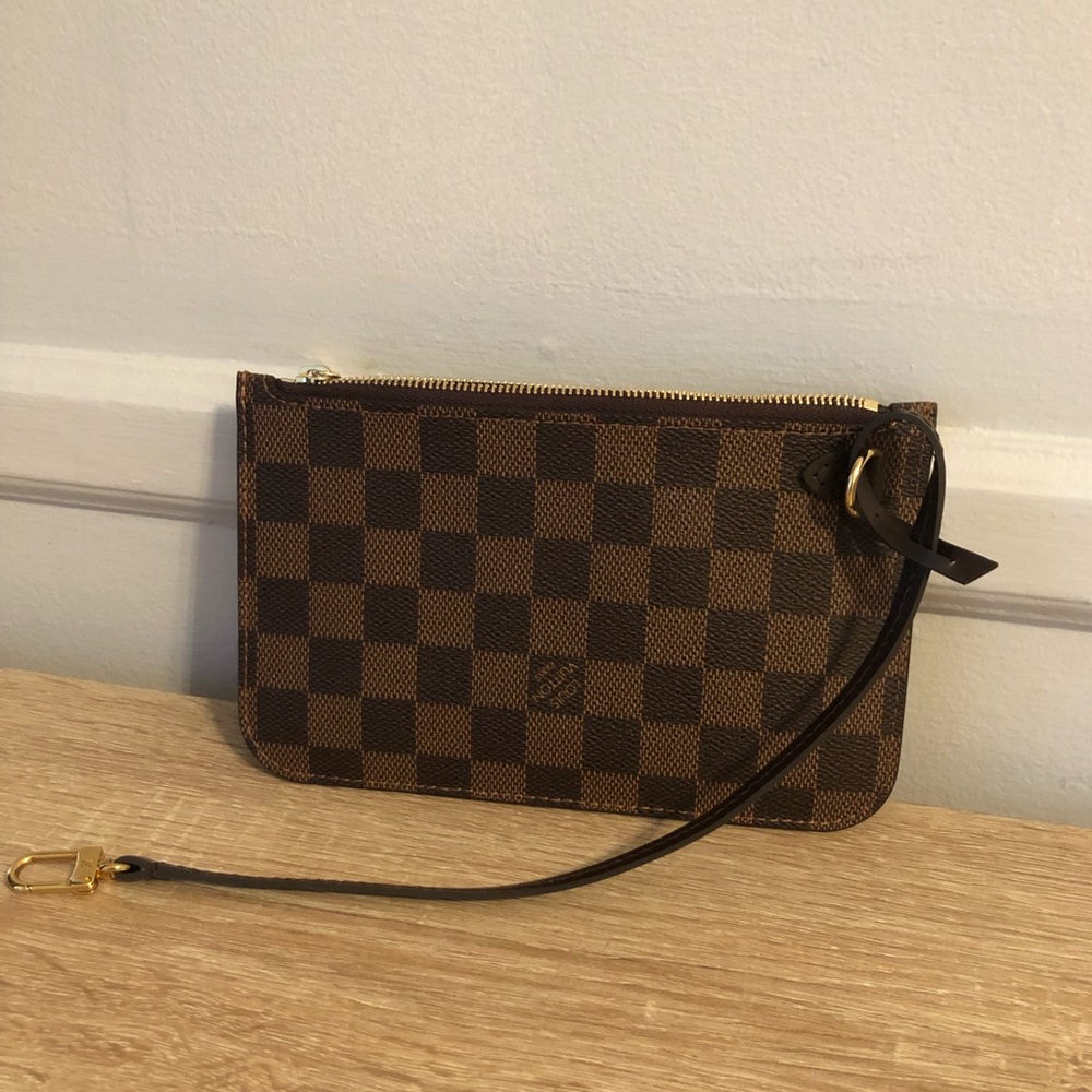 Louis vuitton neverfull pouch